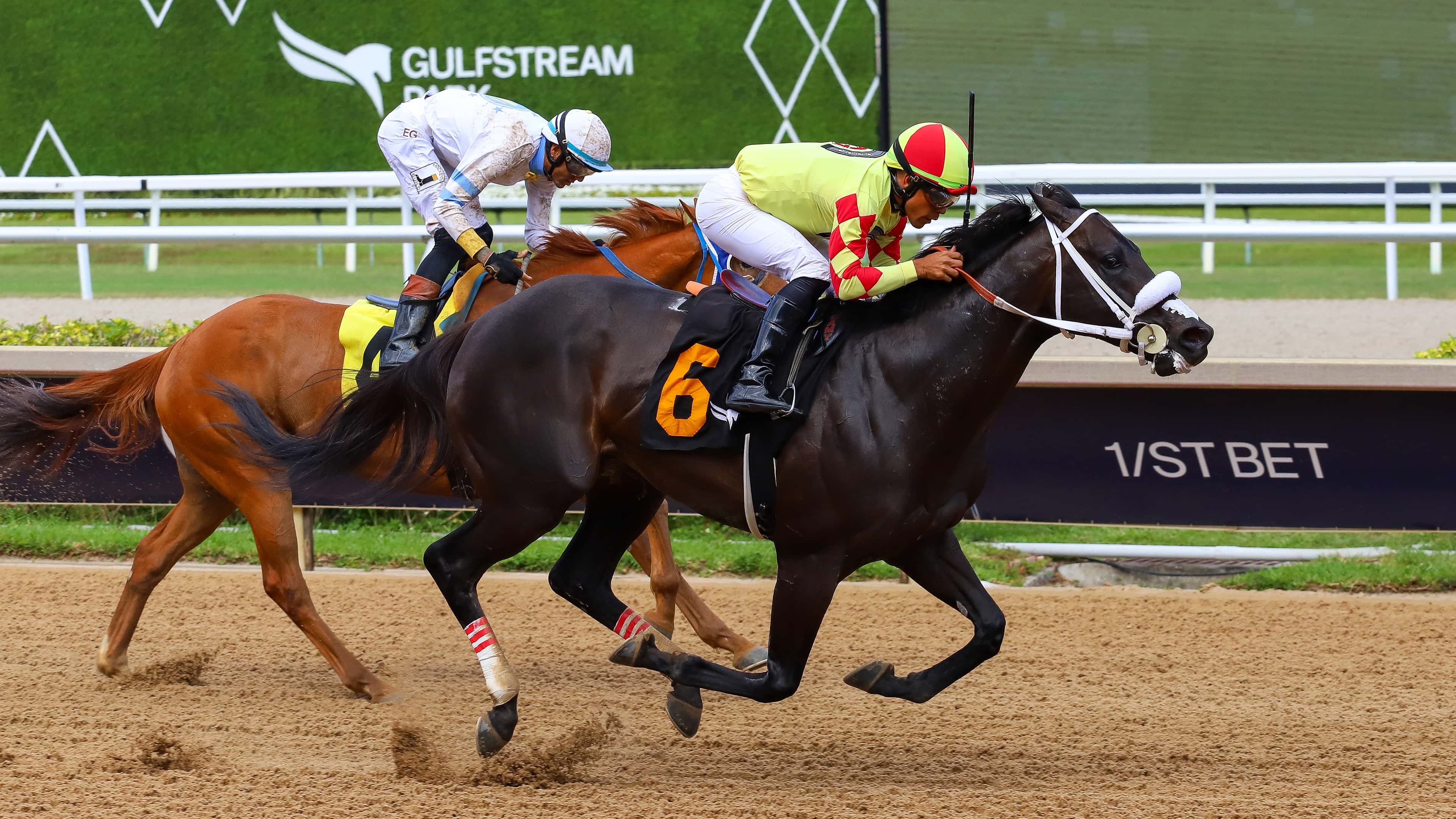 Grand Mo the First regresa en grande y se impone en la séptima del viernes