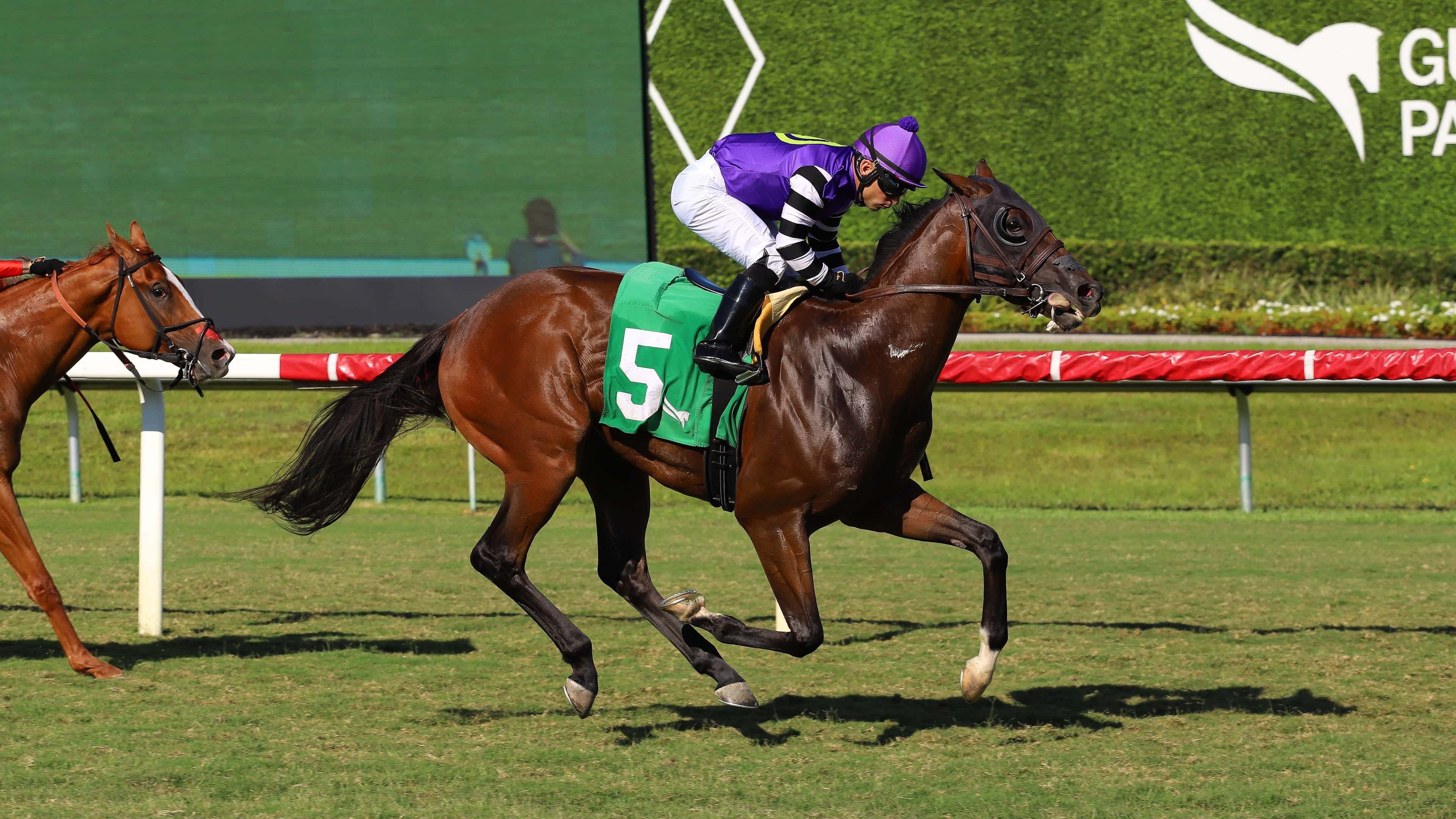 En el día del Kentucky Derby, Sonny León sorprende en The English Channel Stakes