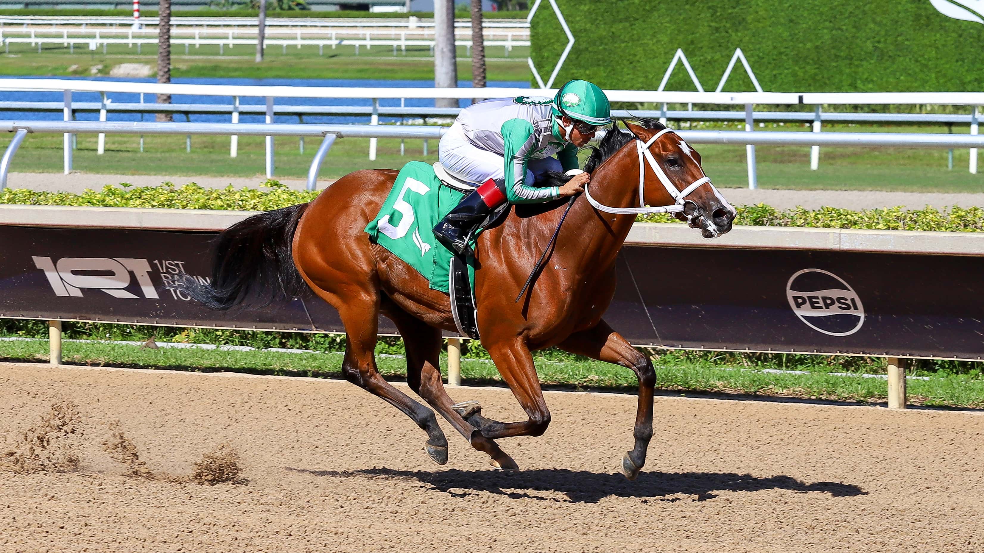 Mythical ni sudó para vencer en The FHBPA Sophomore Fillies Sprint Stakes