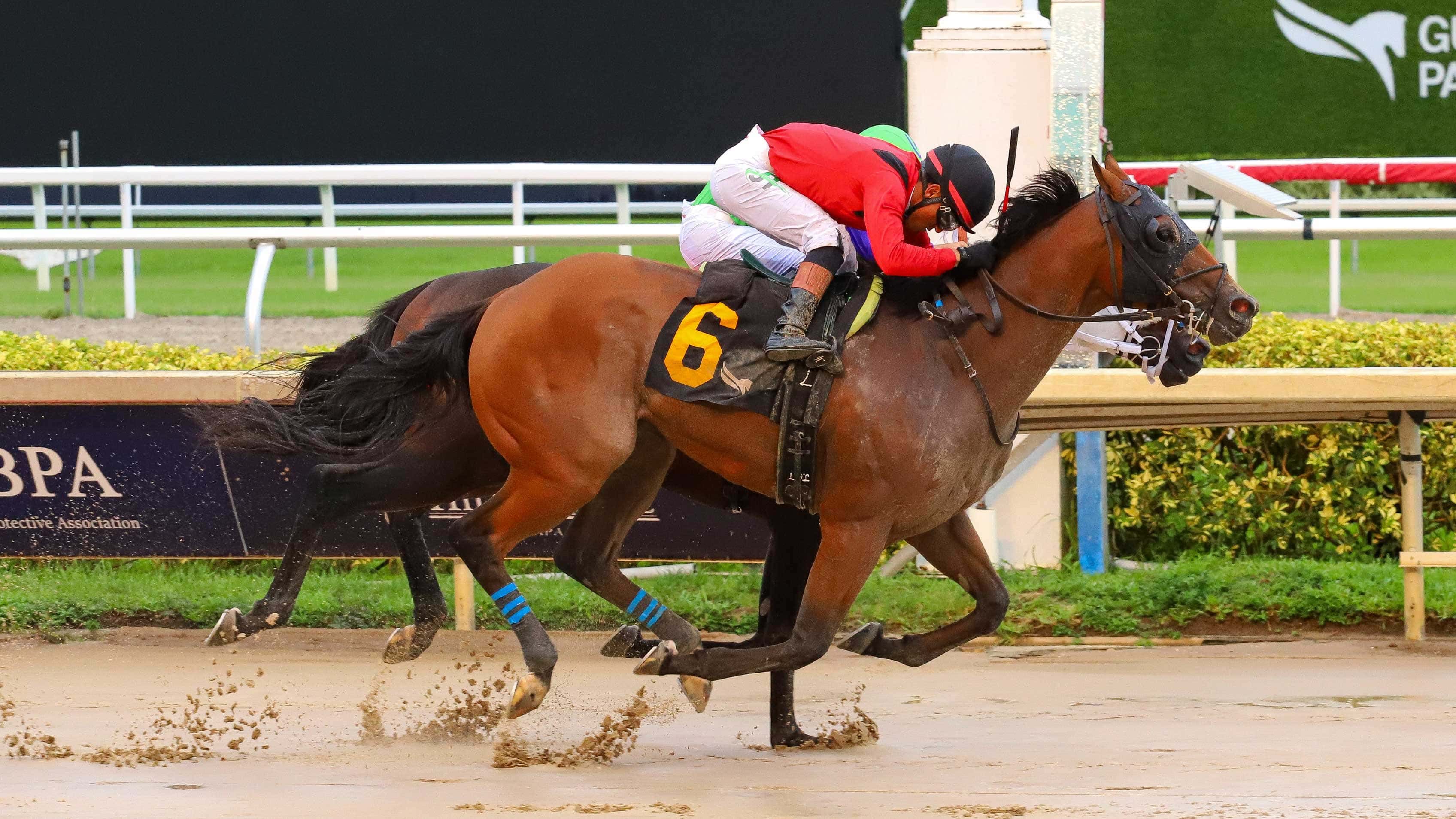 Classic of Course domina un gran duelo sobre pista fangosa en la séptima del lunes